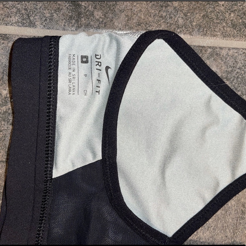 Nike Sports Bra - Picture 3 of 4